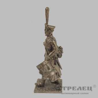 фото — оловянный солдатик «барабанщик на марше». гк